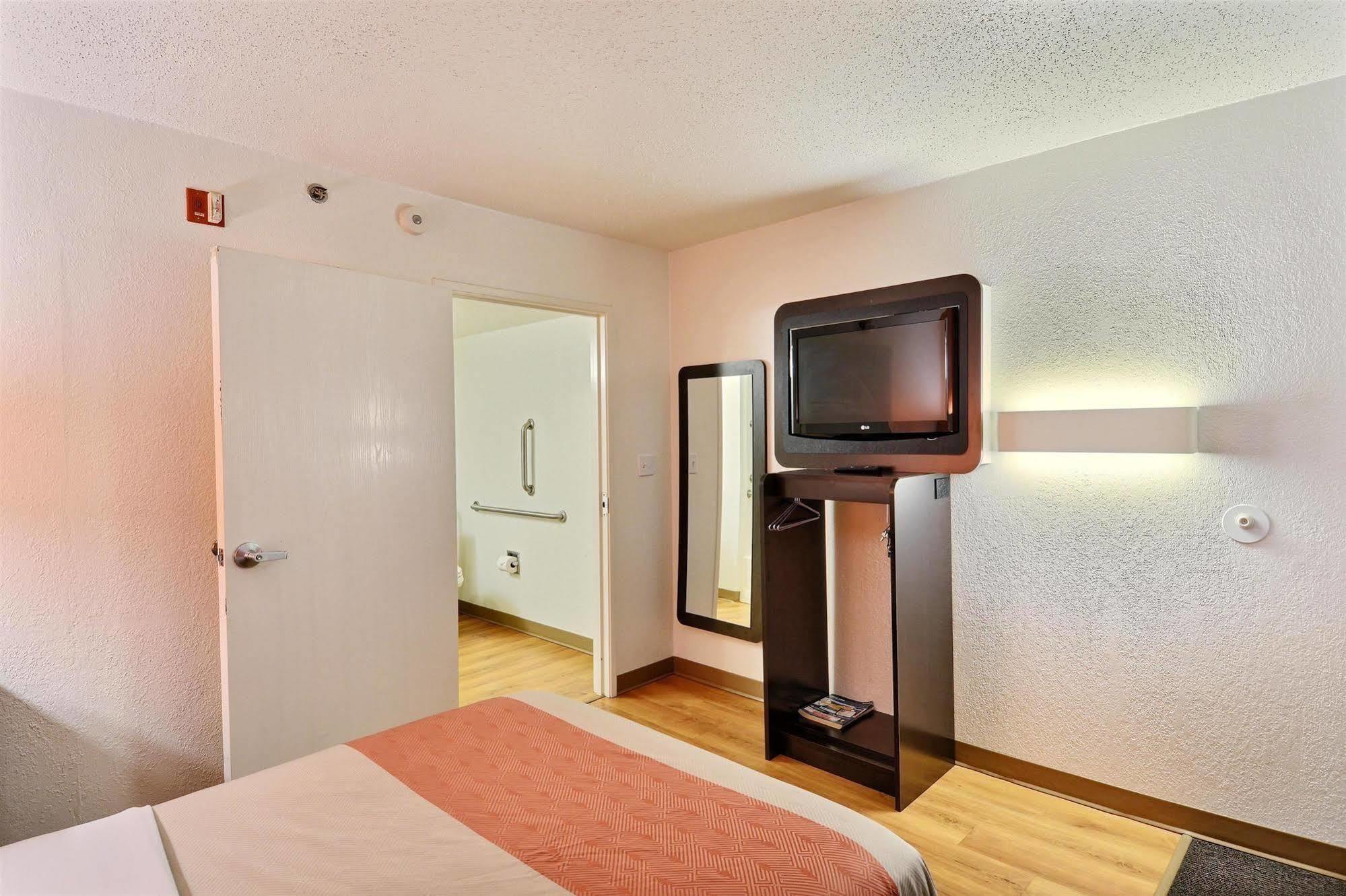 Motel 6-Tewksbury, Ma - Boston Eksteriør bilde