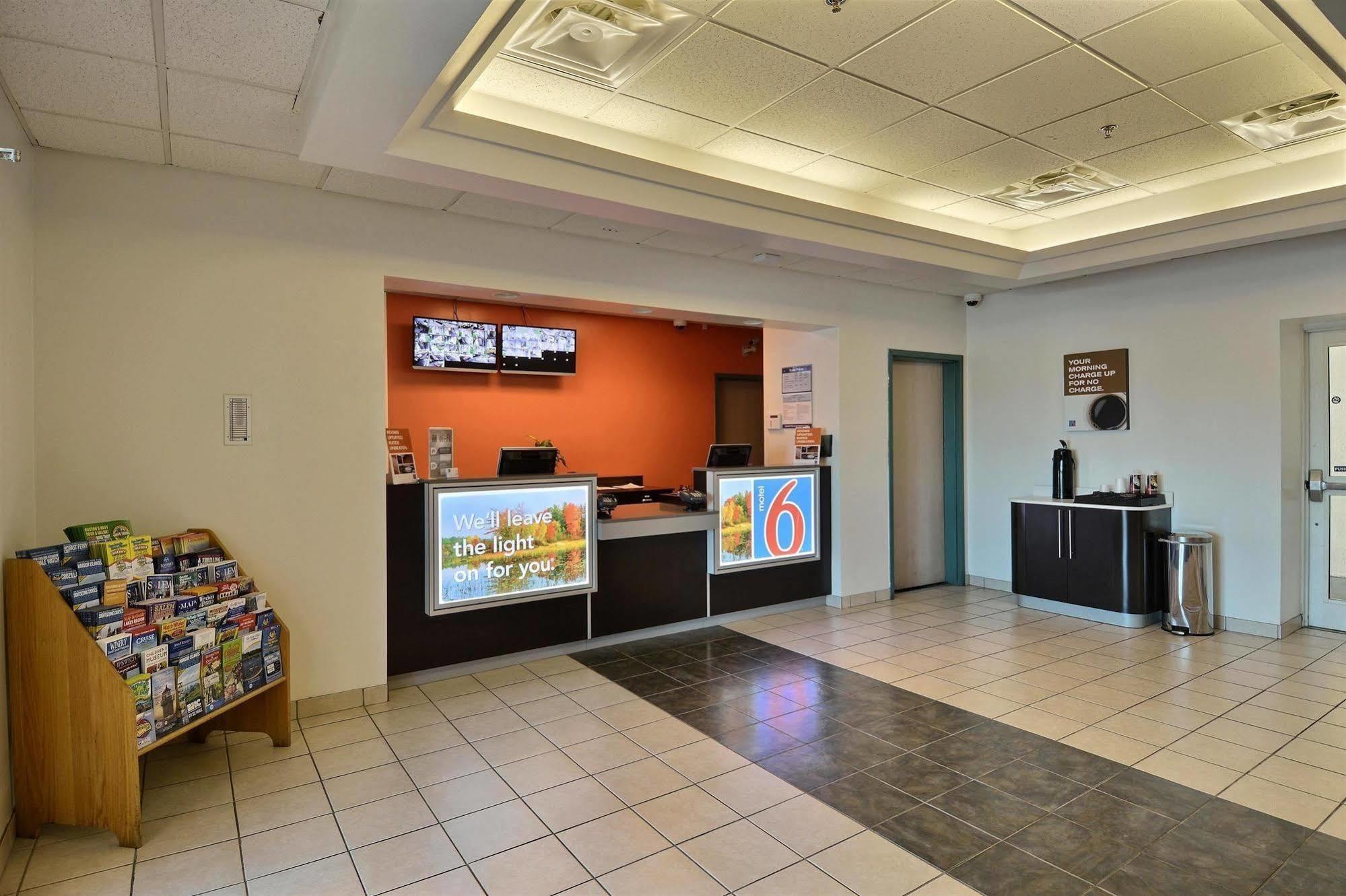 Motel 6-Tewksbury, Ma - Boston Eksteriør bilde