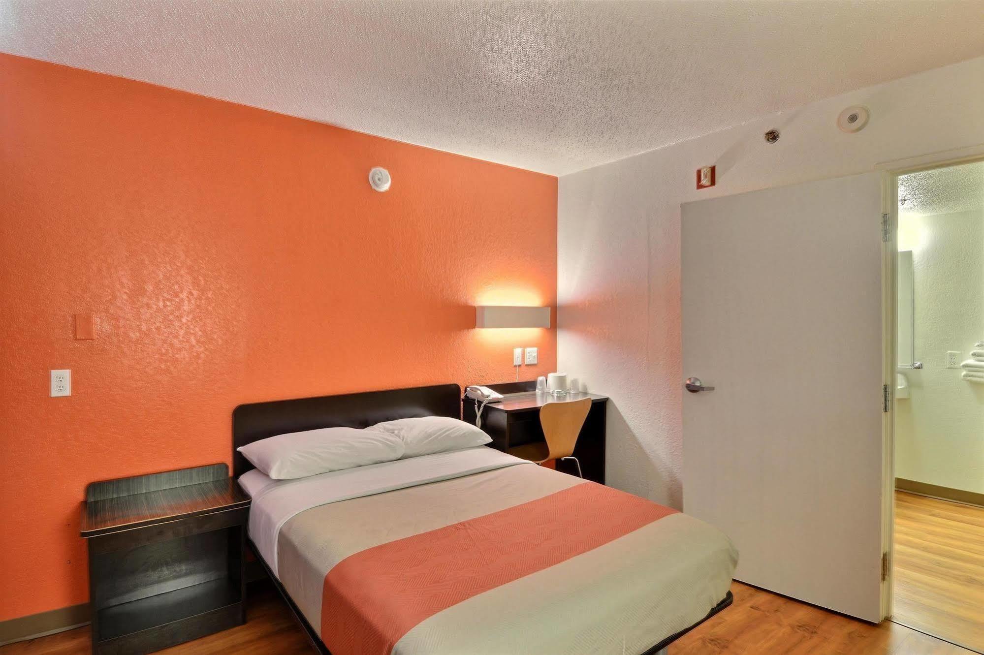 Motel 6-Tewksbury, Ma - Boston Eksteriør bilde